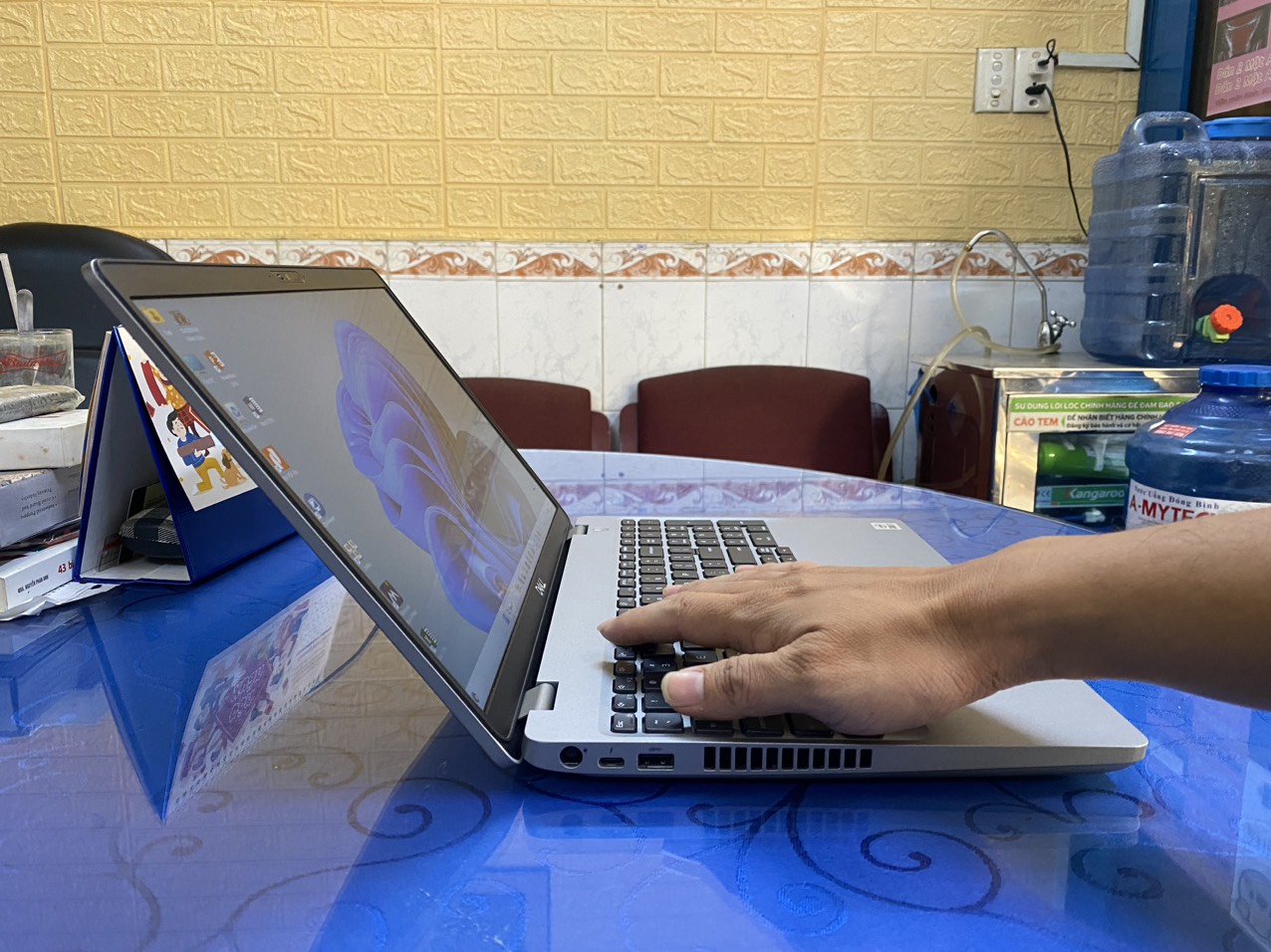 DELL PRECISION 3551 I9 10885H 8GB 15.6" VGA 4GB