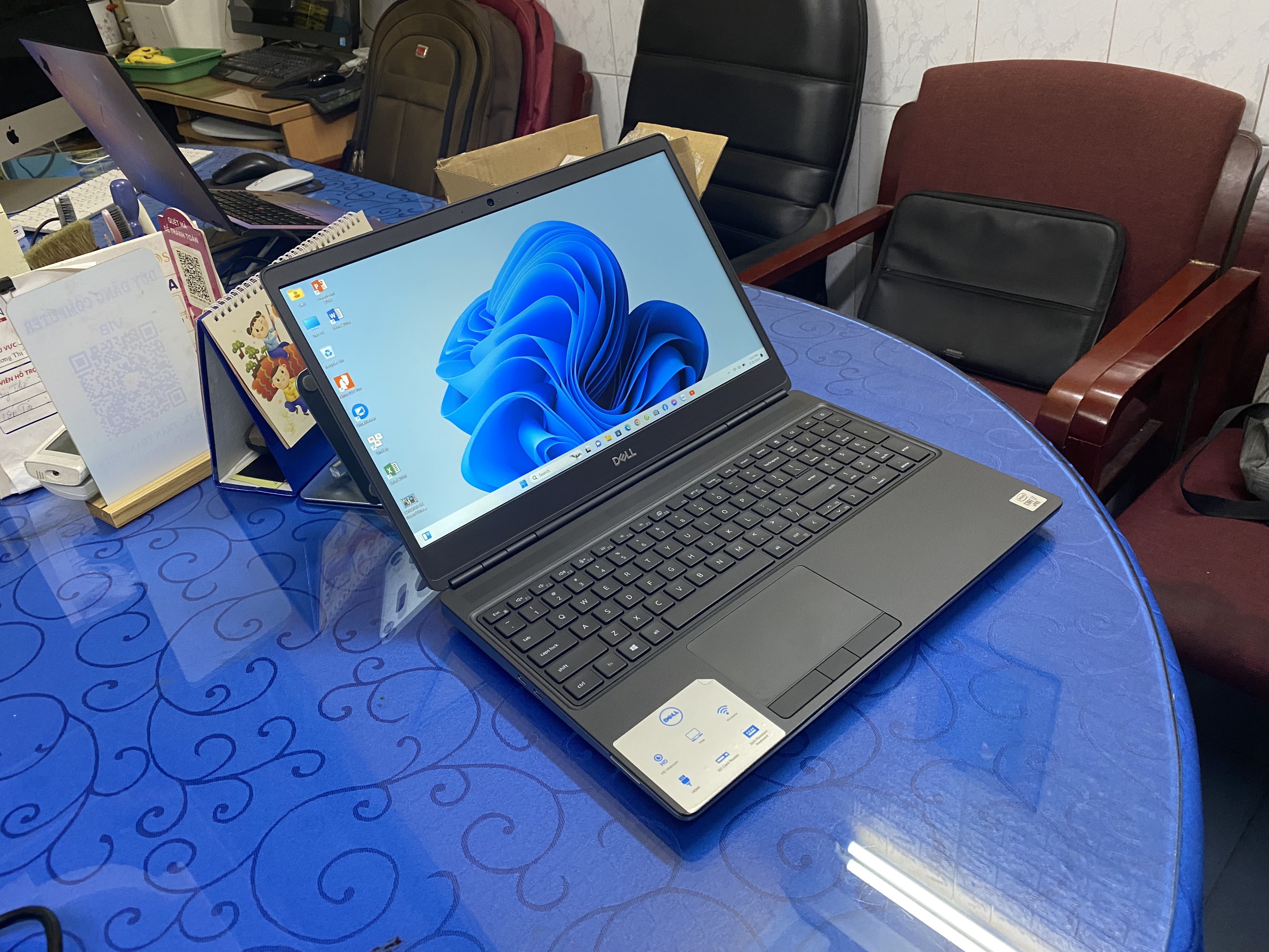 DELL PRECISION 7550 i7 10850H 16GB 15.6" VGA 4GB