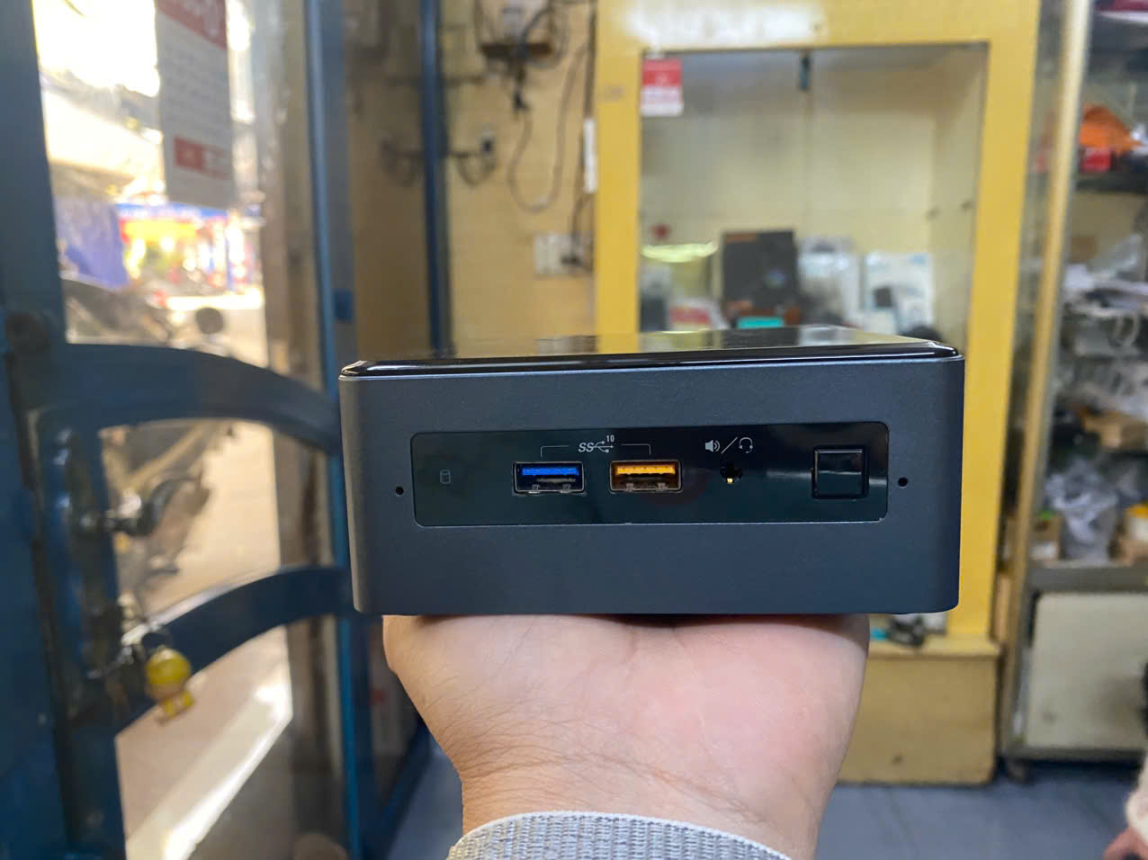 INTEL BOX NUC8i5BEH1 I5 8259U 8GB 250GB SSD